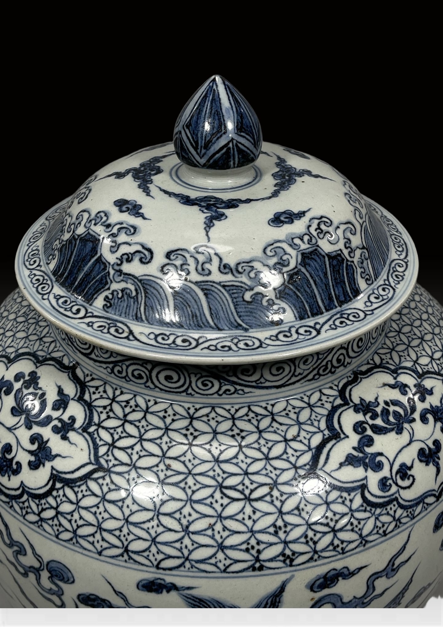 A Exquisite Blue and White Dragon Pattern Vase - 5