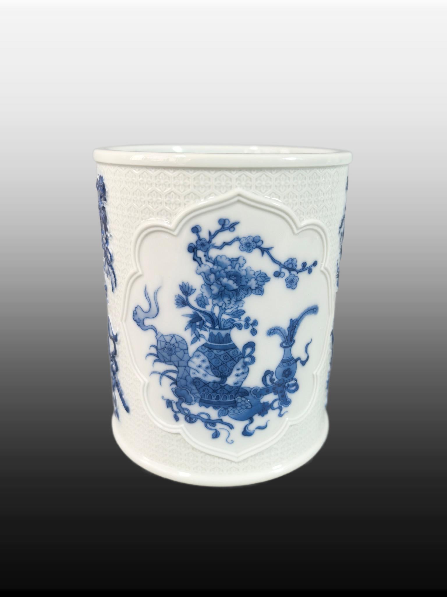 A Exquisite Blue and White Antique Pattern Brush Pot: A Exquisite Blue and White Antique Pattern Brush Pot,Qing Dynasty, China,Yongzheng Six-character Mark,Size:5.3inx3.8inx4.3in 青花博古纹笔筒,中国&#