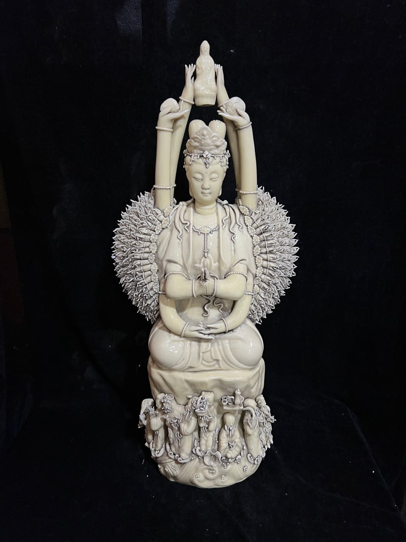 A Exquisite Blance-De-Chine Statue of Avalokitesvara Ornament: A Exquisite Blance-De-Chine Statue of Avalokitesvara Ornament,Ming Dynasty, China,With Mark,Size:26in 德化瓷观音摆件,中国明代,带