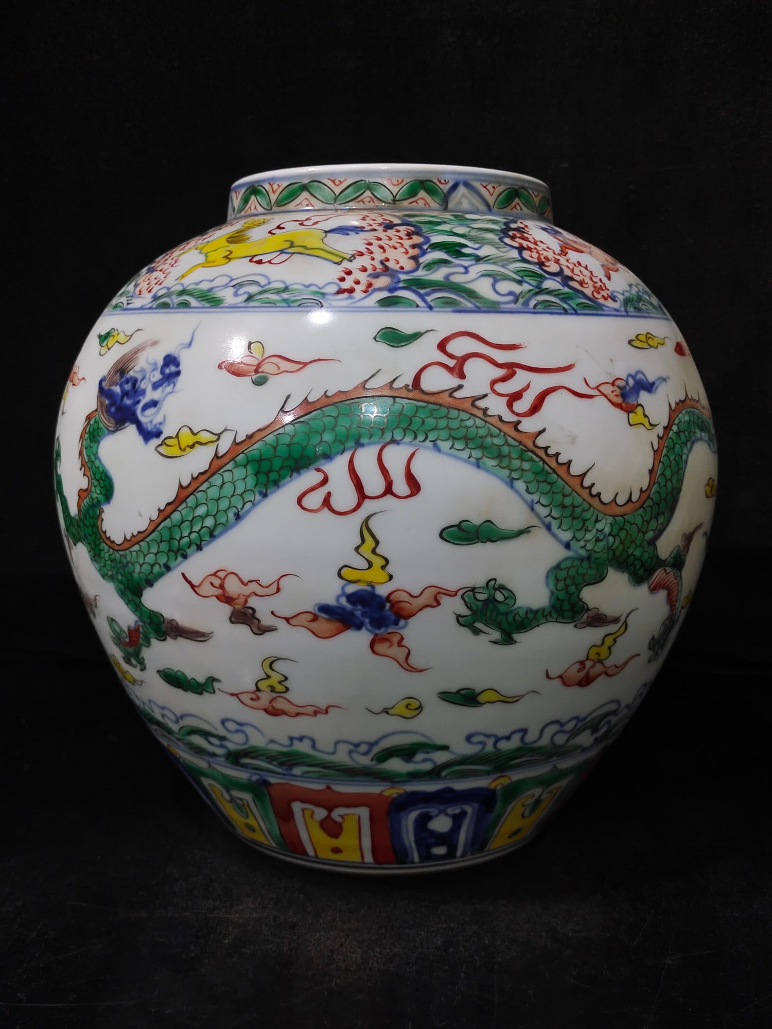 A Exquisite Doucai Dragon Pattern Jar - 2