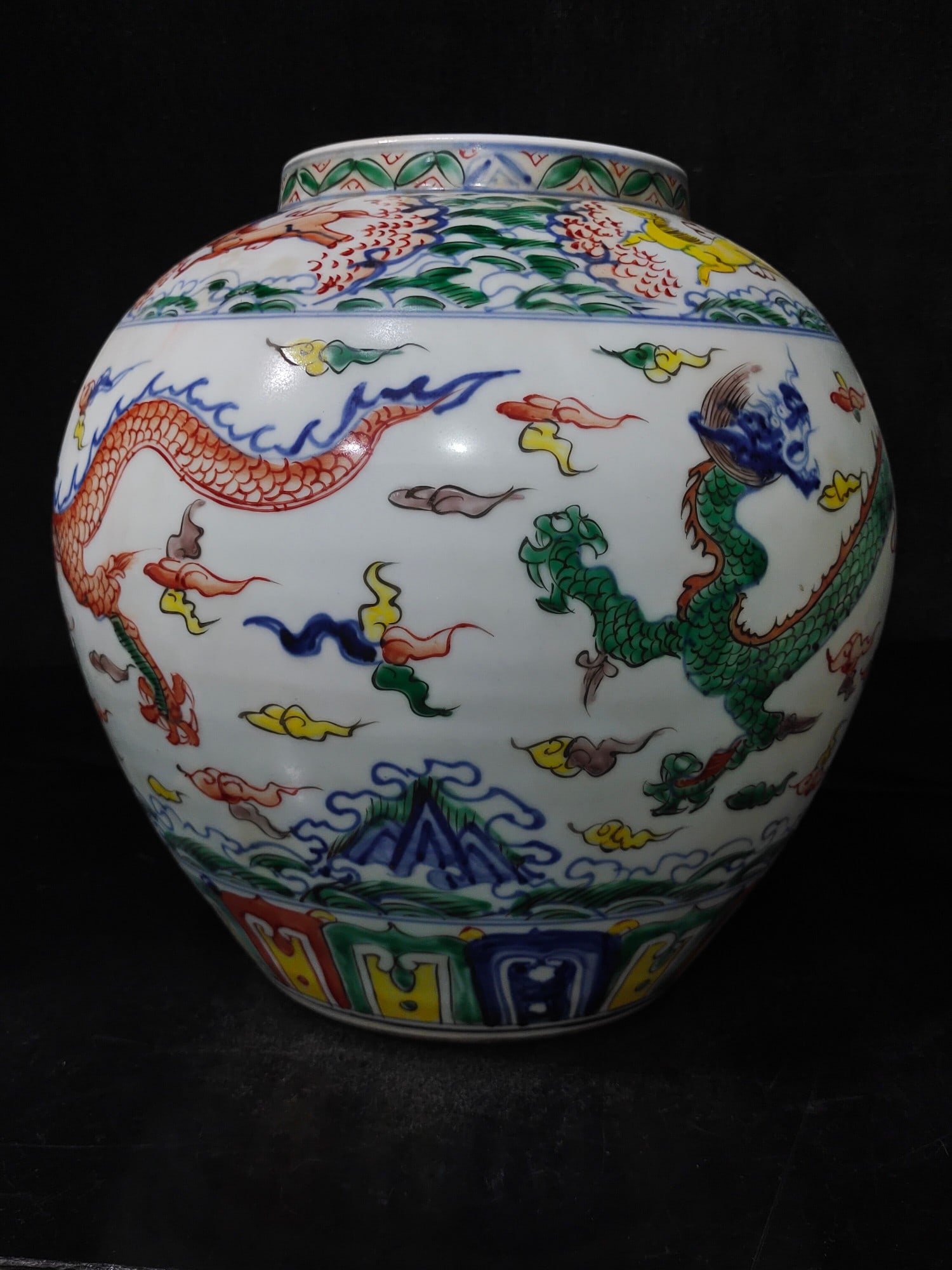 A Exquisite Doucai Dragon Pattern Jar - 3