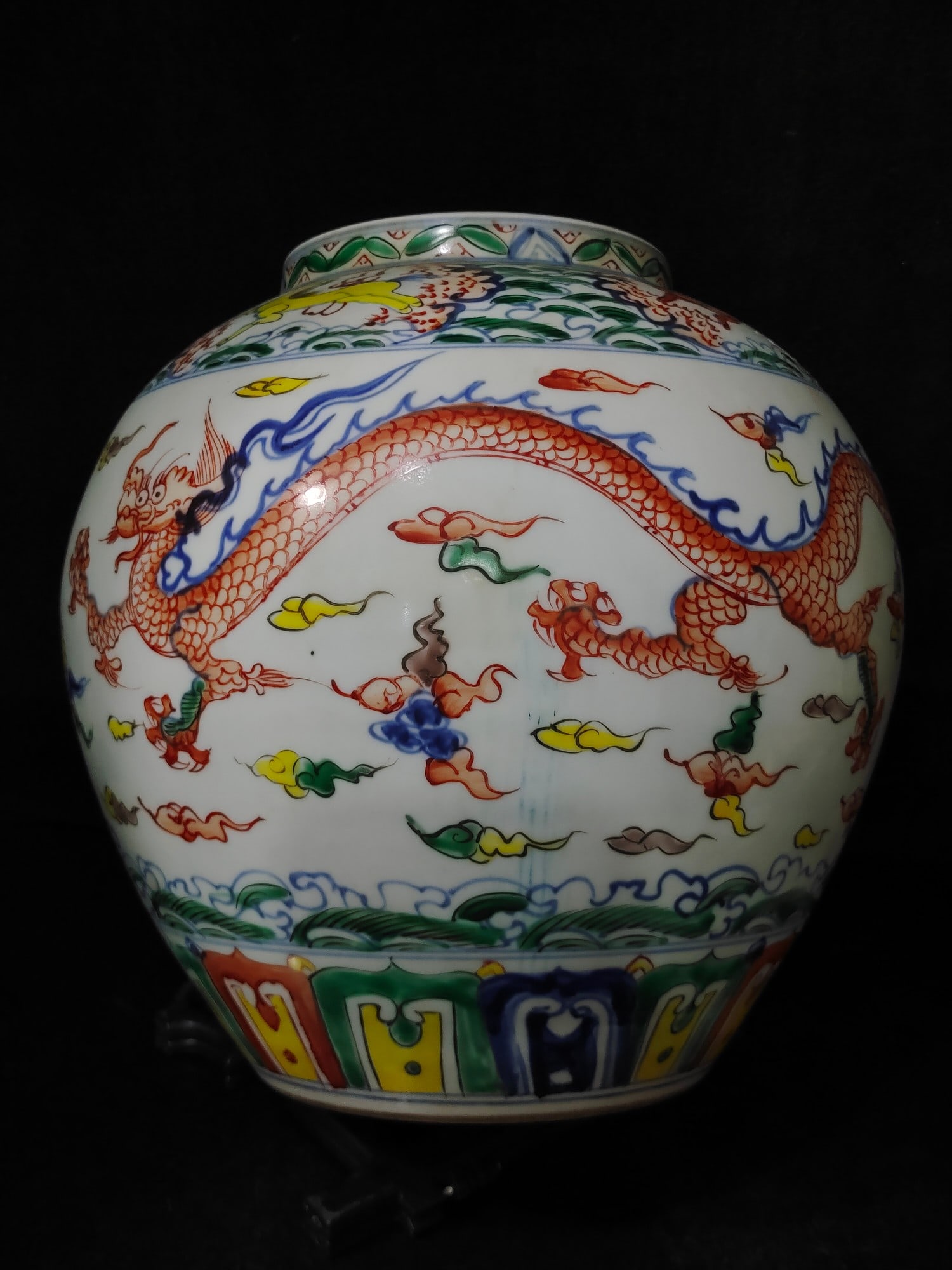 A Exquisite Doucai Dragon Pattern Jar - 8