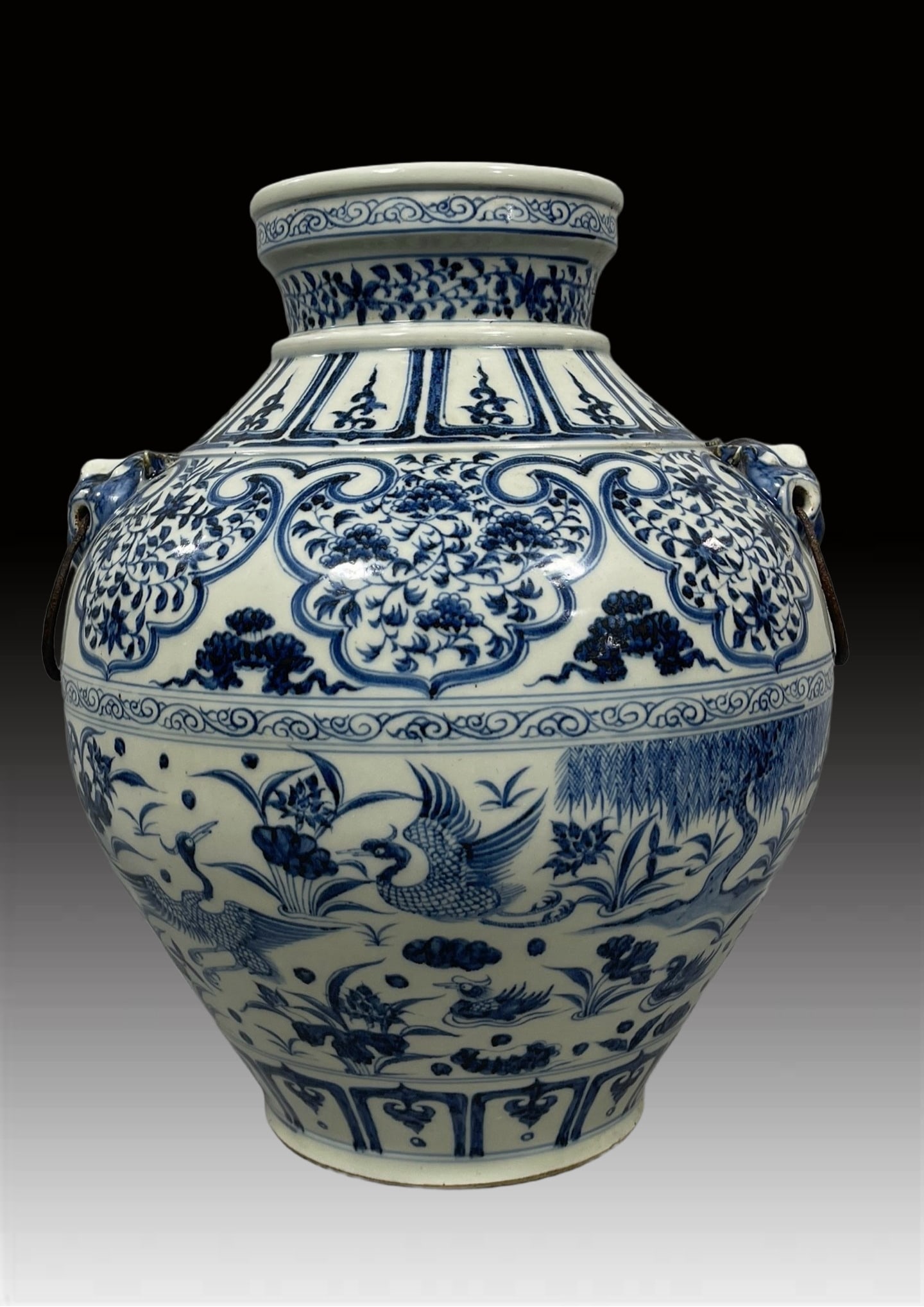 A Exquisite Blue and White Flower and Bird Pattern Vase: A Exquisite Blue and White Flower and Bird Pattern Vase,Yuan Dynasty, China,Size:15.7inx13.4in 青花花鸟纹瓶,中国元代