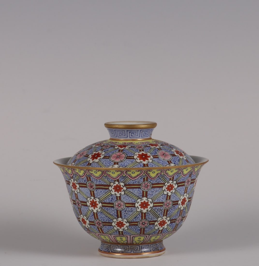 A Exquisite Famille-Rose Flower Pattern Bowl: A Exquisite Famille-Rose Flower Pattern Bowl,Qing Dynasty, China,Qianlong Six-character Mark,Size:3.6inx3.9in