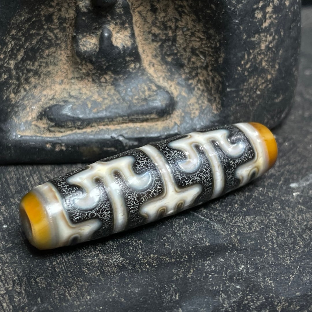 A Exquisite Ru yi Dzi bead - 2
