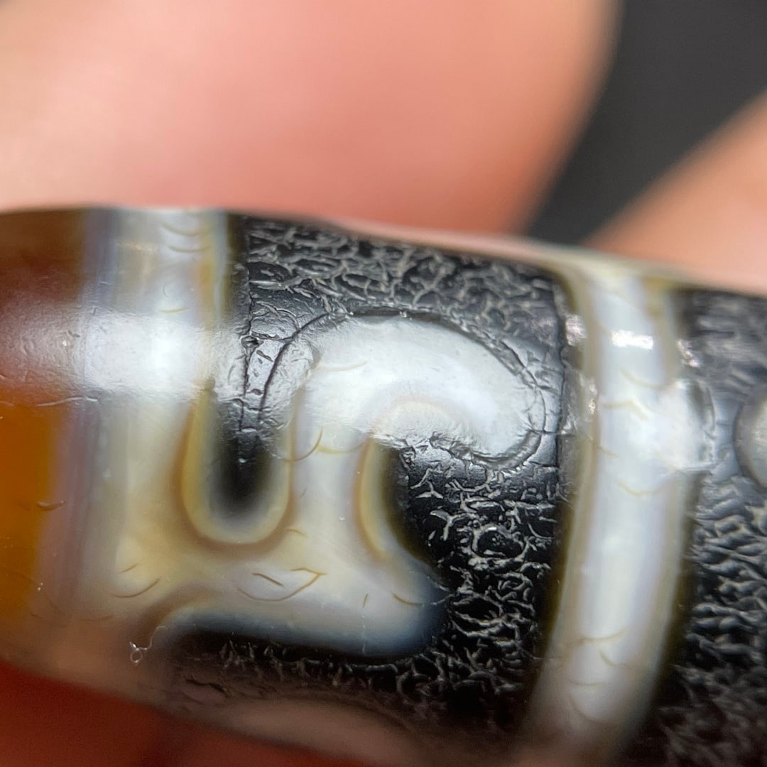 A Exquisite Ru yi Dzi bead - 4