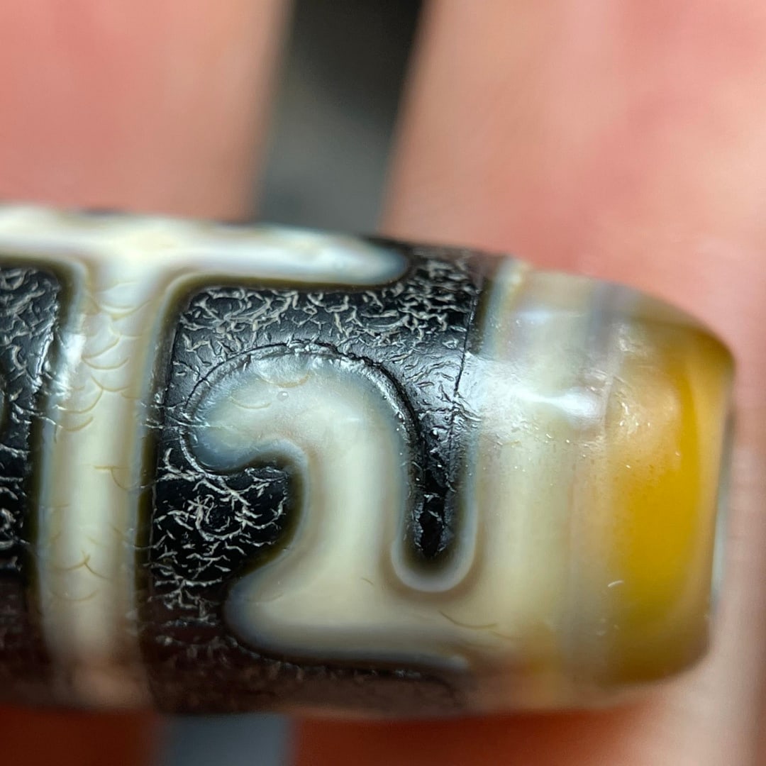 A Exquisite Ru yi Dzi bead - 8