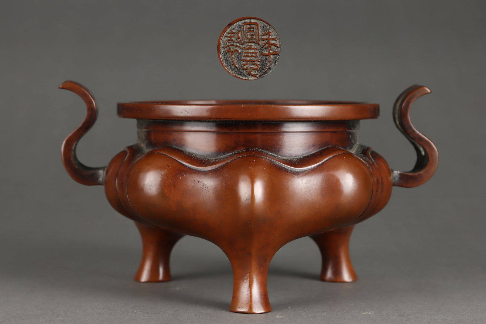 A Exquisite Coppery Double-Ears Tripod Censer: A Exquisite Coppery Double-Ears Tripod Censer,Ming Dynasty, China,Xuande Four-character Mark,Size:3.5inx4.3inx5.1inx6.3in,Weight:1600g