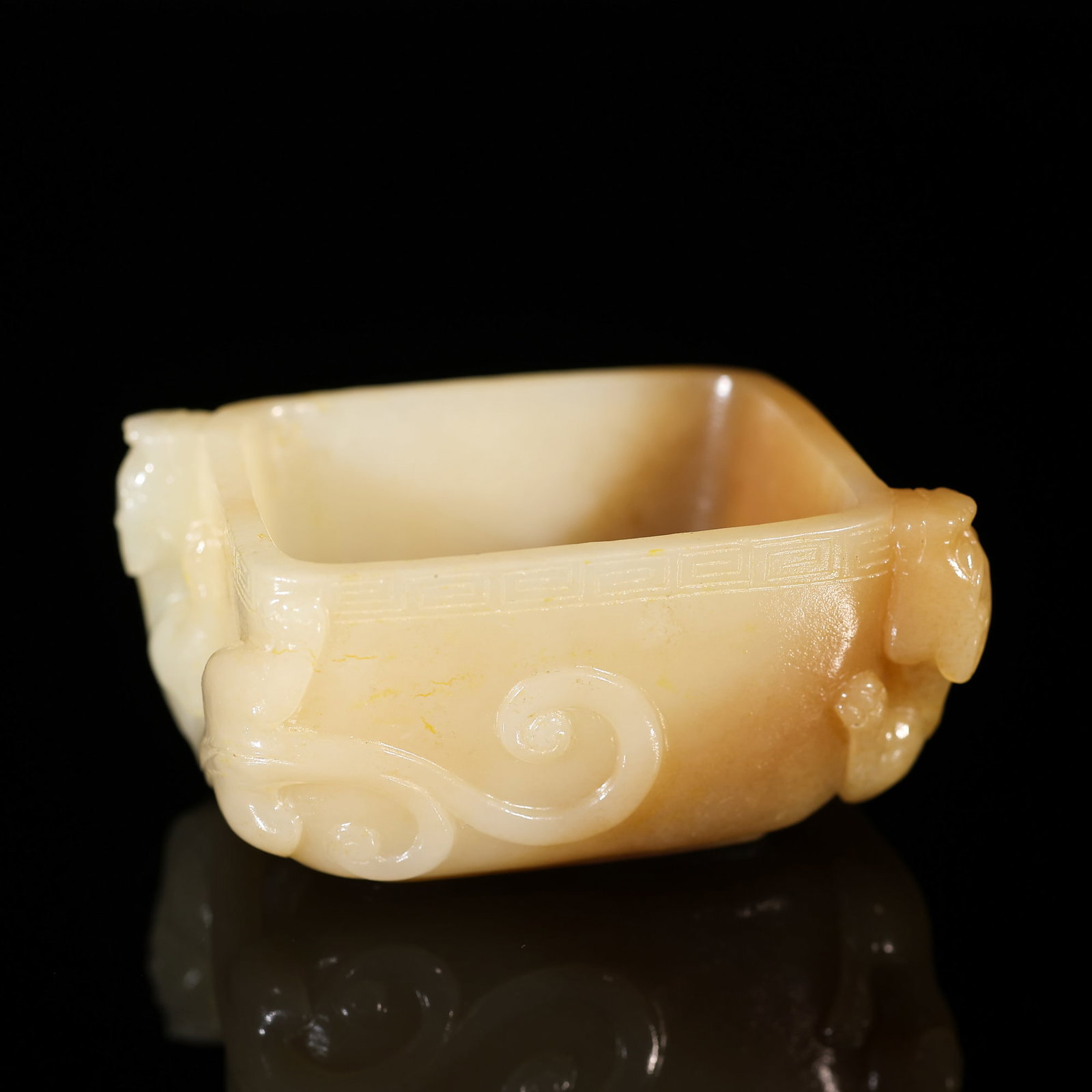 A Exquisite Hotan Jade Dragon Cup - 2