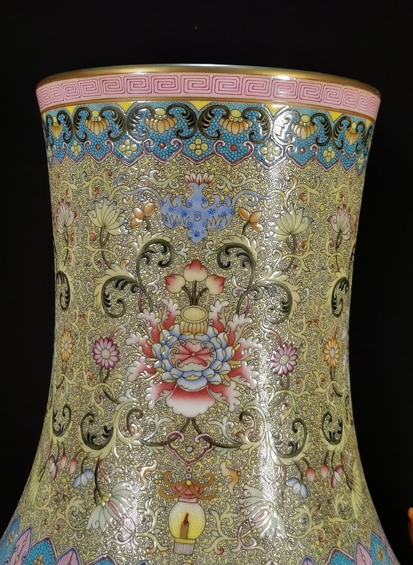 A Exquisite Enamel Figures Pattern Vase - 4