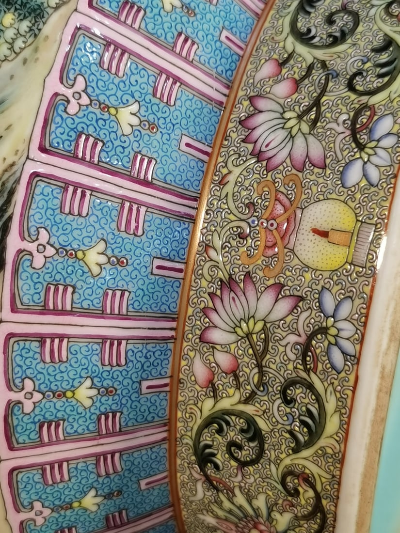A Exquisite Enamel Figures Pattern Vase - 8