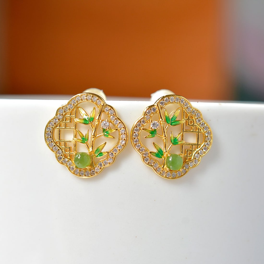 A pair of Exquisite Silver Inlaid Hotan Jade Flower-patterned Ear Stud: A pair of Exquisite Silver Inlaid Hotan Jade Flower-patterned Ear Stud,Size:0.1inx0.1in 一对银镶和田玉碧竹节耳钉