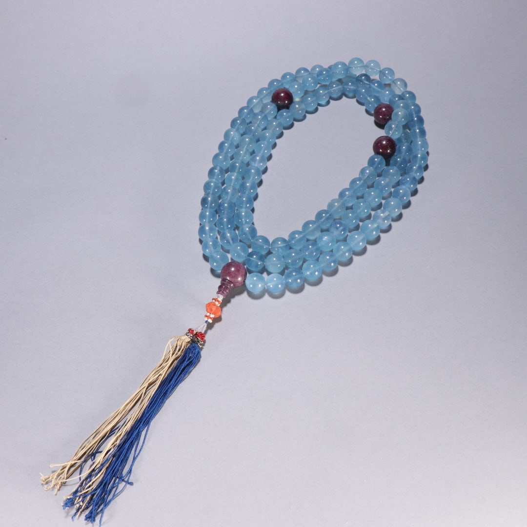 An Exquisite Aquamarine Bracelets: An Exquisite Aquamarine Bracelets Qing Dynasty, China Size:0.5in Weight:442g海蓝宝108佛珠 中国清代 Size:1.3cm Weight:442g