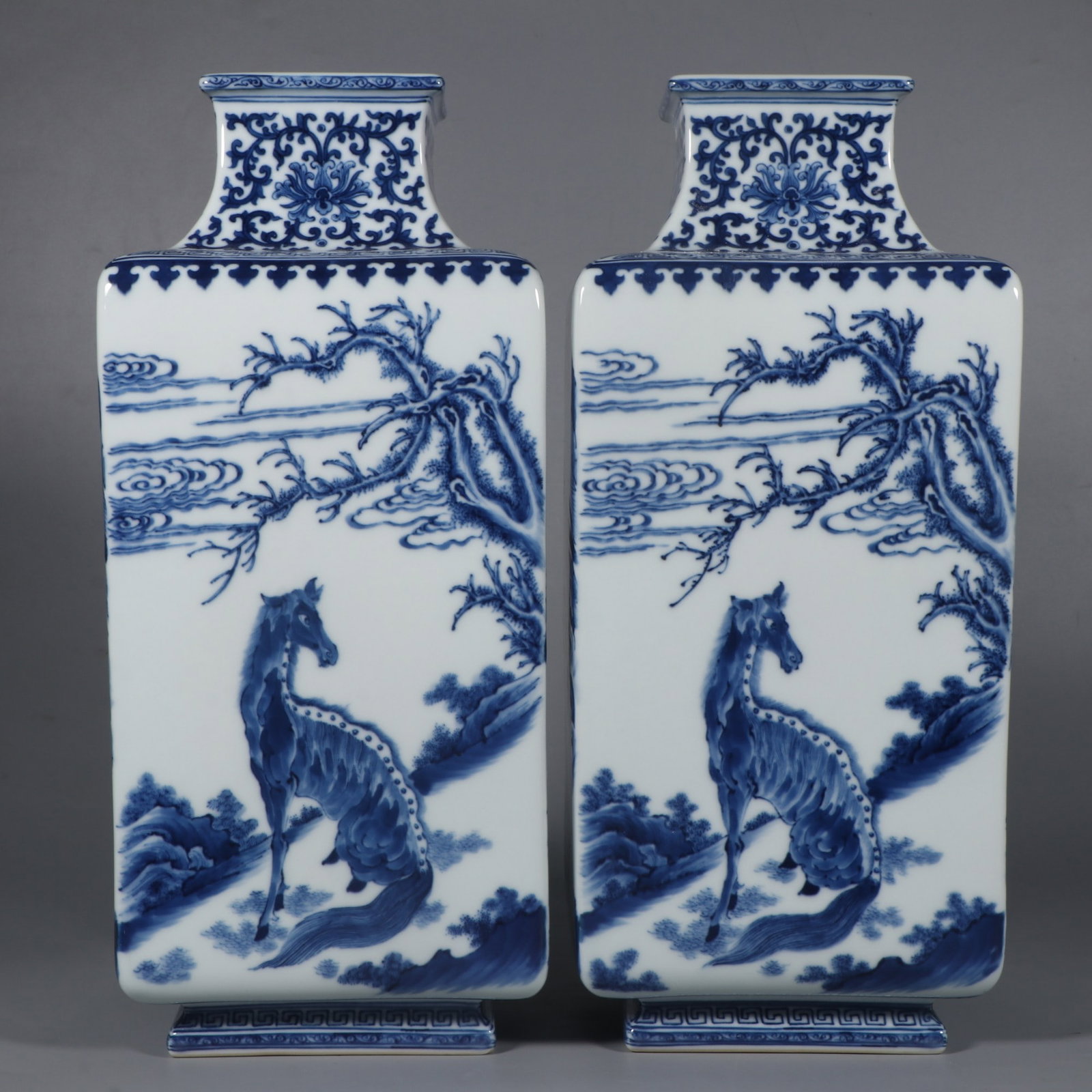 An Exquisite Blue and White Auspicious Beast Pattern Lotus Pattern Vase: An Exquisite Blue and White Auspicious Beast Pattern Lotus Pattern Vase Qing Dynasty, China Qianlong Six-character Mark Size:12.6inx5.6in青花瑞兽四方瓶 ߑ