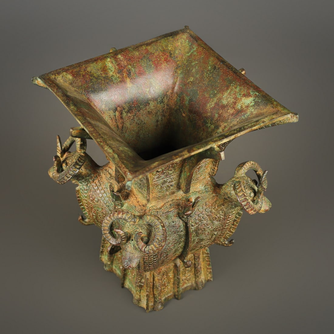 An Exquisite Bronze Bird Pattern Vase - 6