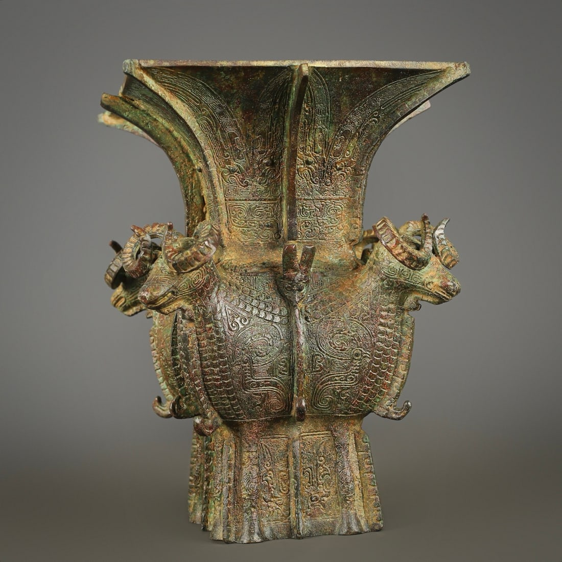 An Exquisite Bronze Bird Pattern Vase - 7