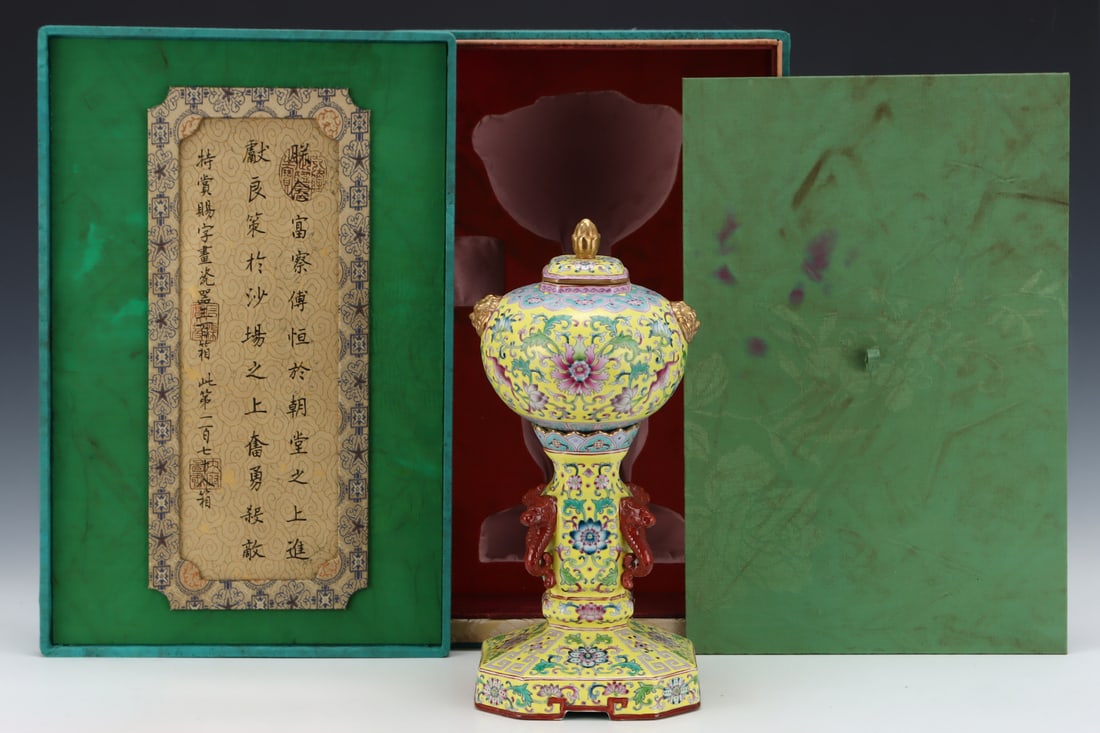 An Exquisite Enamel Lotus Pattern Hatstand: An Exquisite Enamel Lotus Pattern Hatstand Qing Dynasty, China Qianlong Four-character Mark Size:12.4inx5.9in珐琅彩缠枝莲纹官帽架 中&#