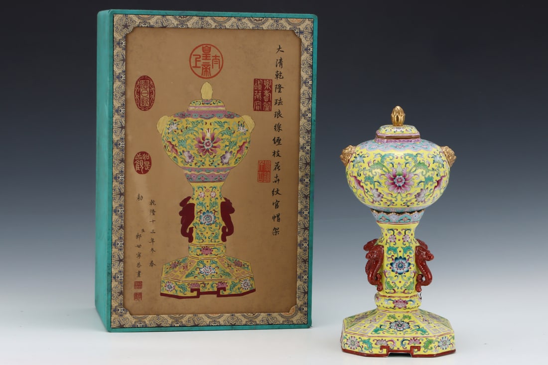 An Exquisite Enamel Lotus Pattern Hatstand - 2