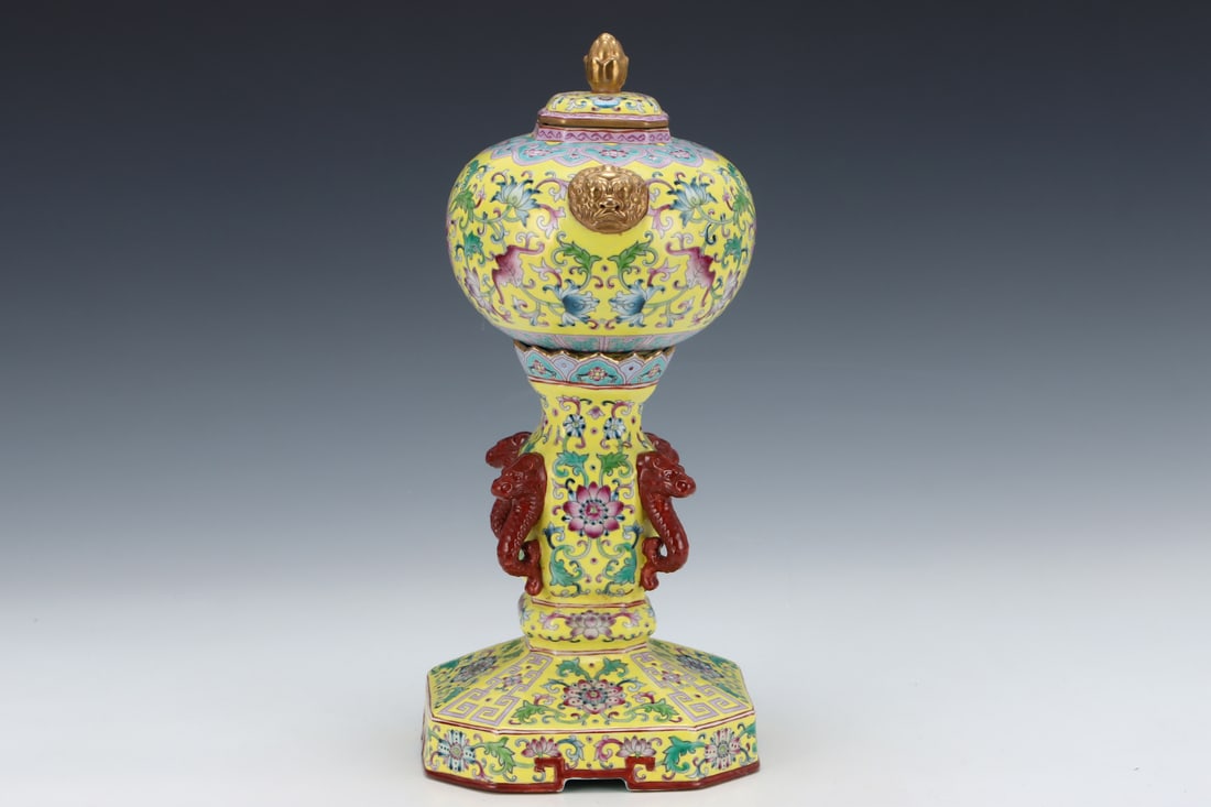 An Exquisite Enamel Lotus Pattern Hatstand - 3