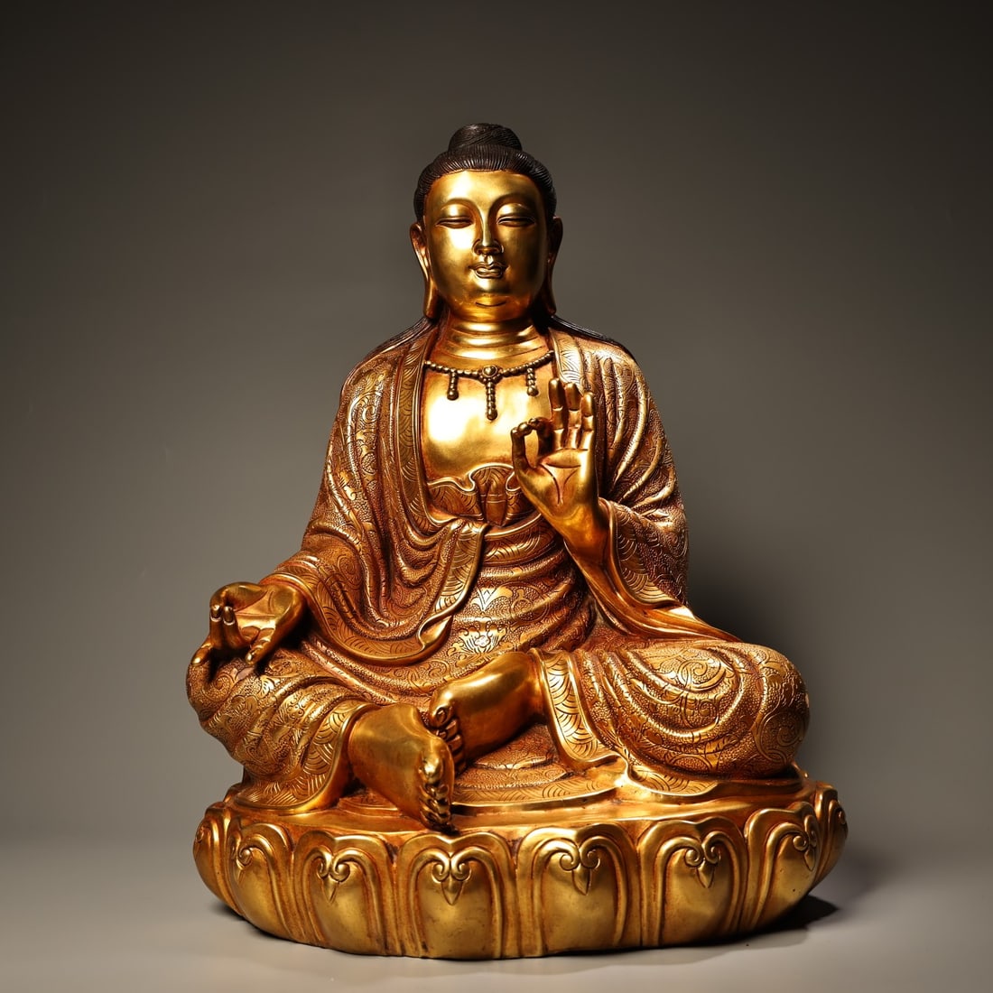 An Exquisite Gilt Bronze Statue of Sakyamuni (1 of 14)