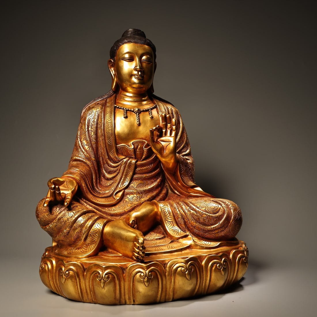 An Exquisite Gilt Bronze Statue of Sakyamuni - 2