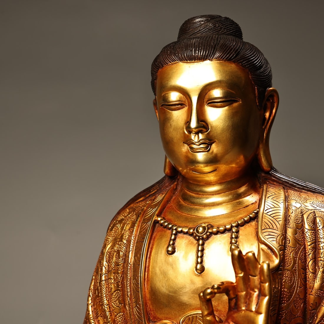 An Exquisite Gilt Bronze Statue of Sakyamuni - 4