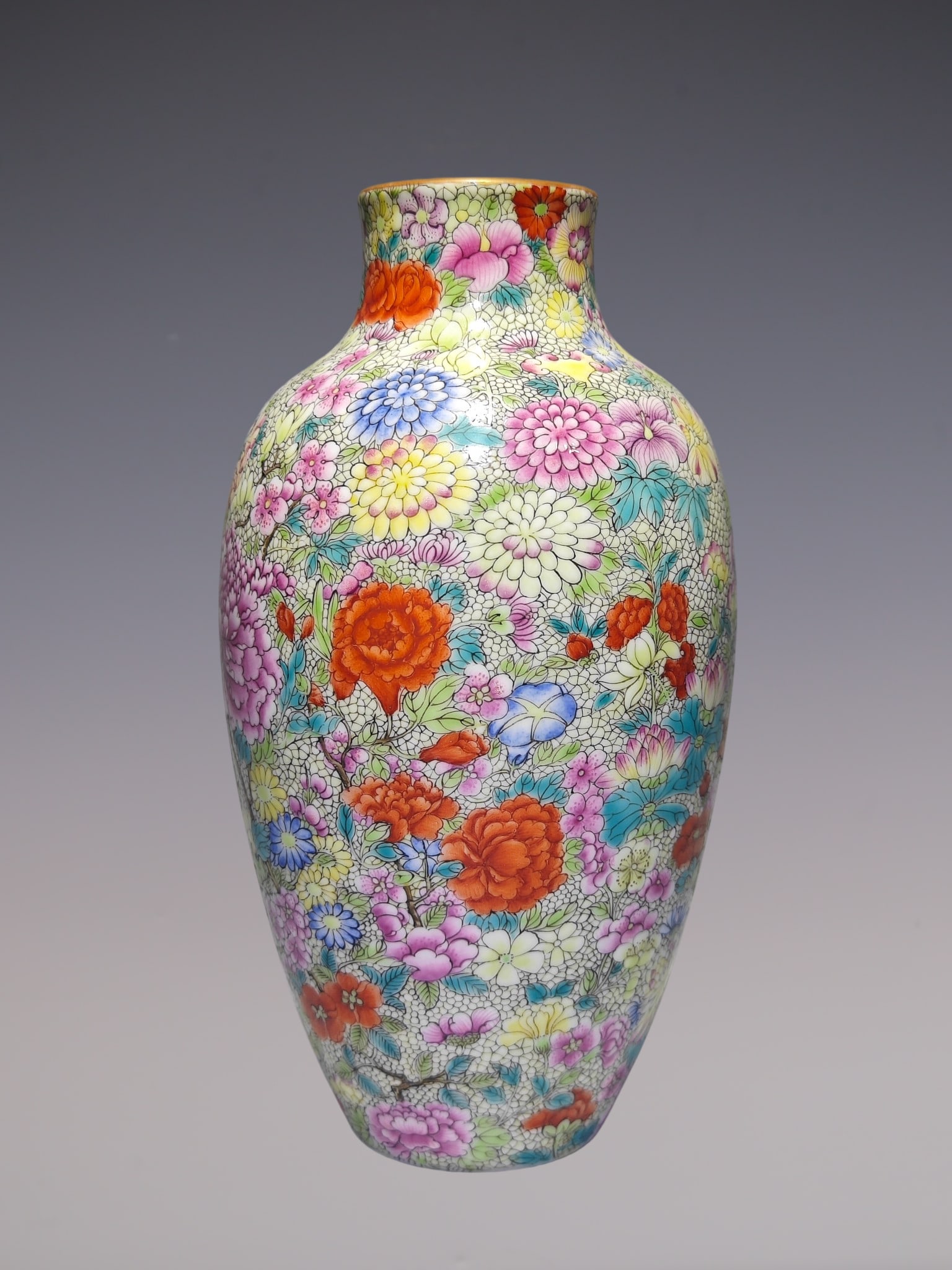 An Exquisite Enamel Flower Pattern Vase - 2