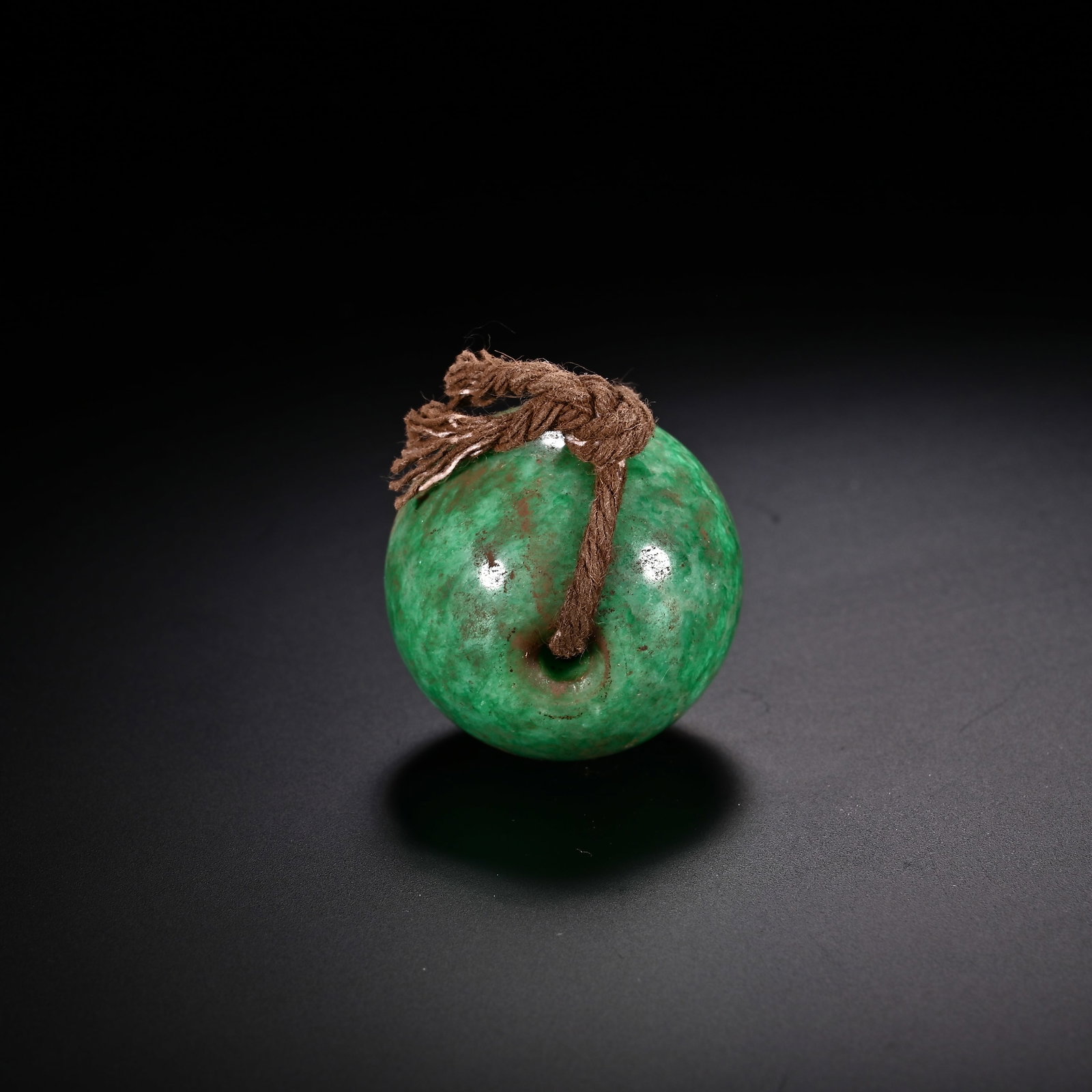 An Exquisite Jadeite Pendant - 2