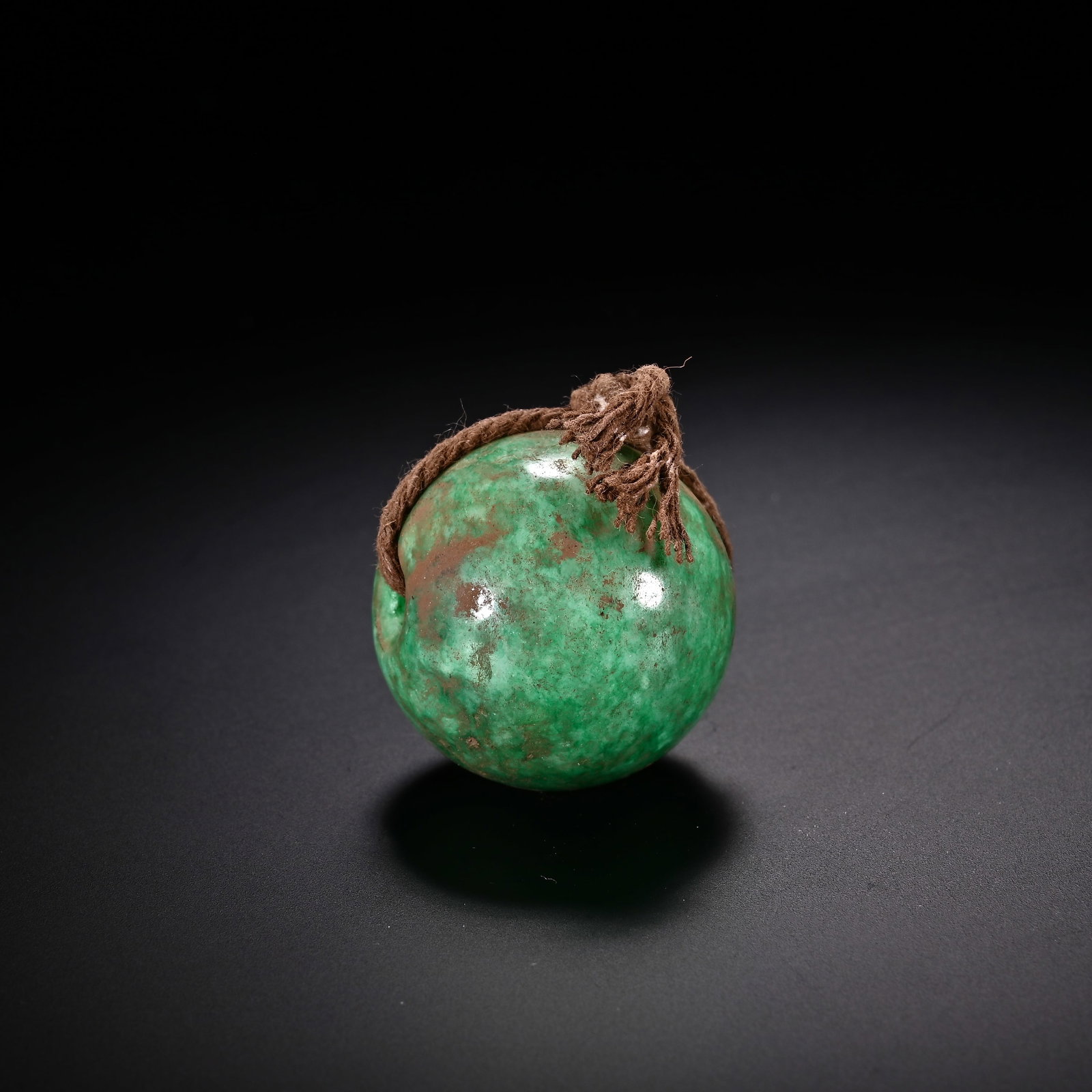 An Exquisite Jadeite Pendant - 3