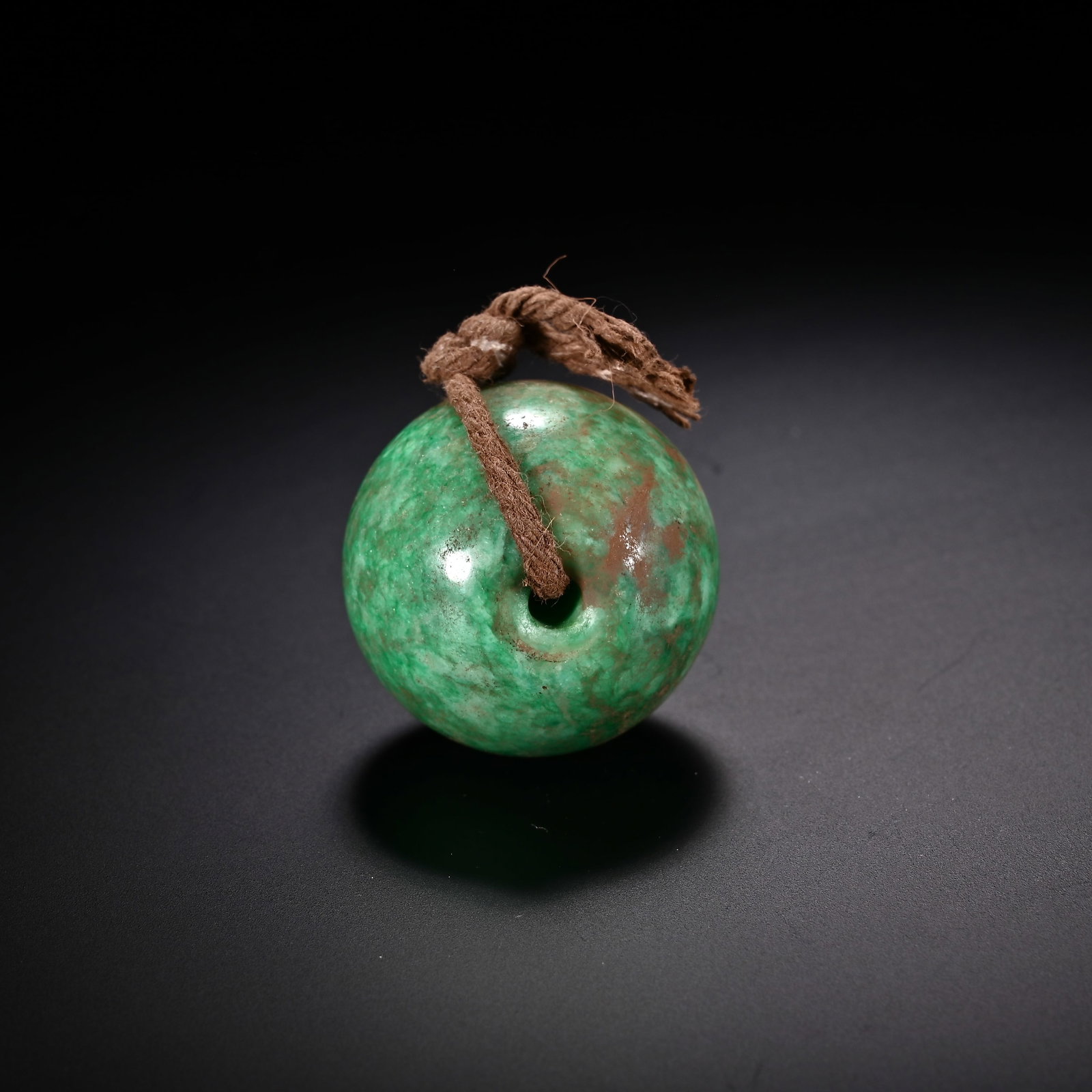 An Exquisite Jadeite Pendant - 4