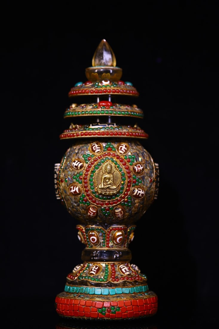 An Exquisite Crystal Inlaid Dzi Bead Gems Pagoda: An Exquisite Crystal Inlaid Dzi Bead Gems Pagoda Qing Dynasty, China Size:11.4inx4.3in Weight:3000g水晶雕刻嵌天珠宝石佛塔