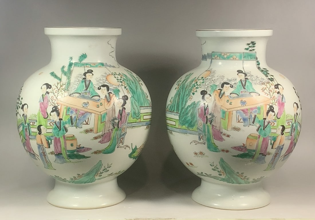 A Pair of Exquisite Wucai Character and Story Pattern Vase: A Pair of Exquisite Wucai Character and Story Pattern Vase the Republic of China Size:11.7inx5in五彩人物故事图灯笼瓶一对