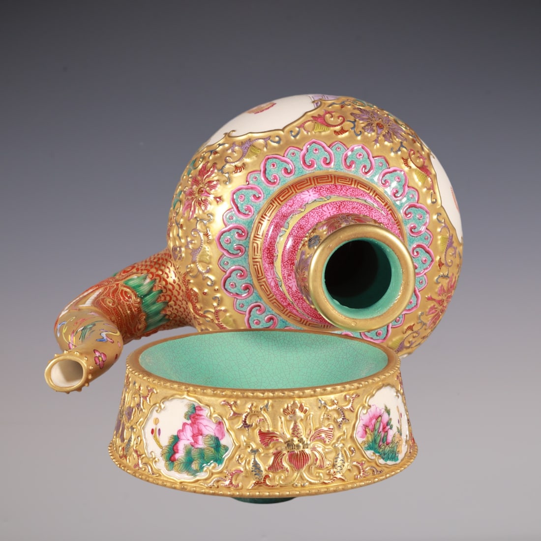 An Exquisite Enamel Lotus Pattern Character and Story Pattern Ewer - 7