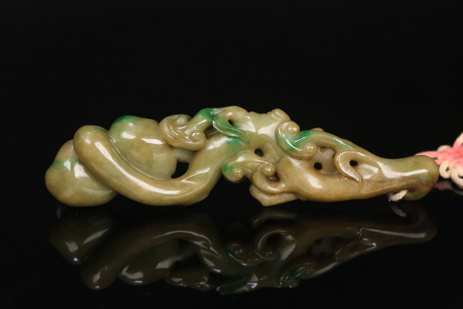 An Exquisite Jadeite Ganoderma lucidum Pattern Ruyi Hand Piece - 2