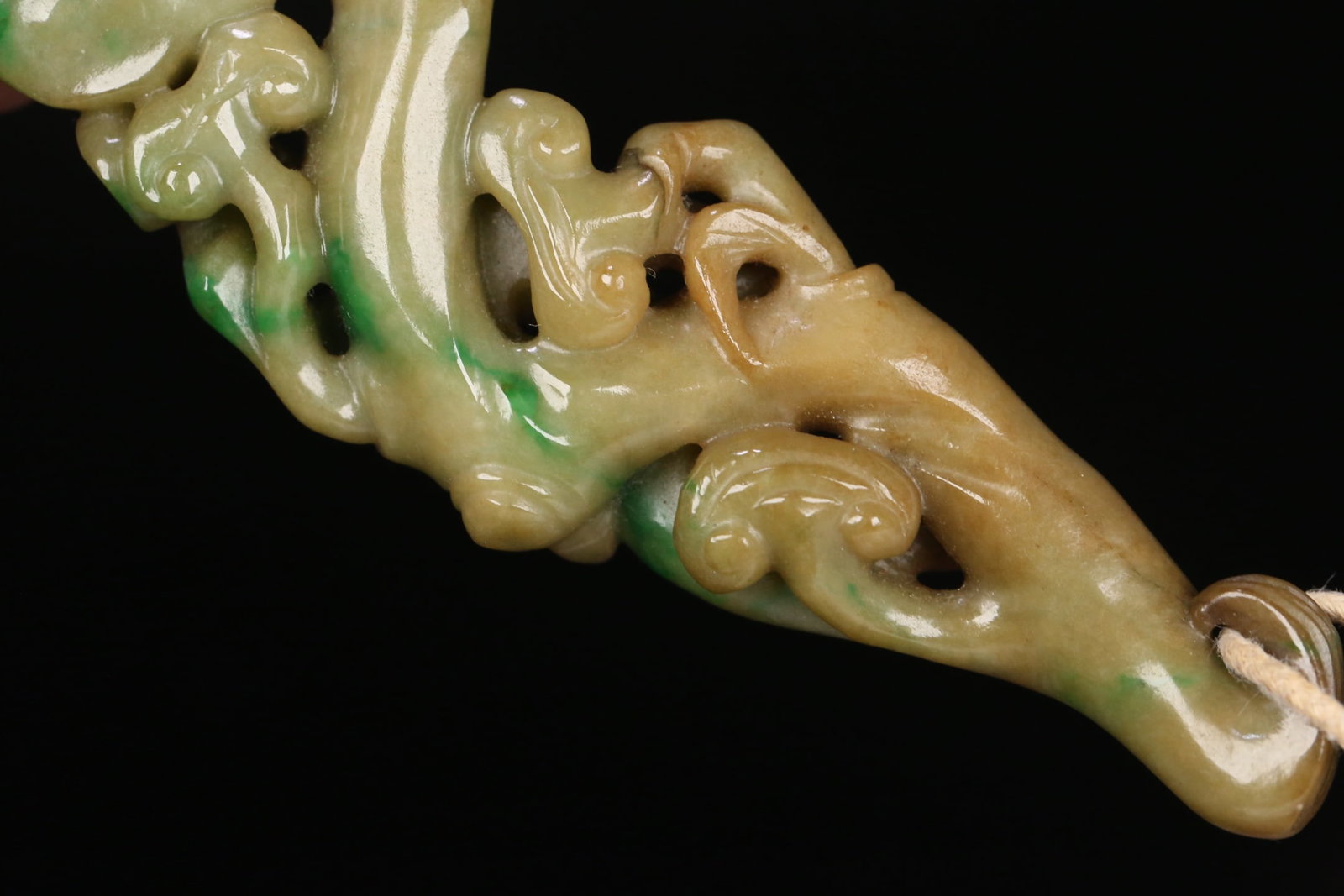 An Exquisite Jadeite Ganoderma lucidum Pattern Ruyi Hand Piece - 5