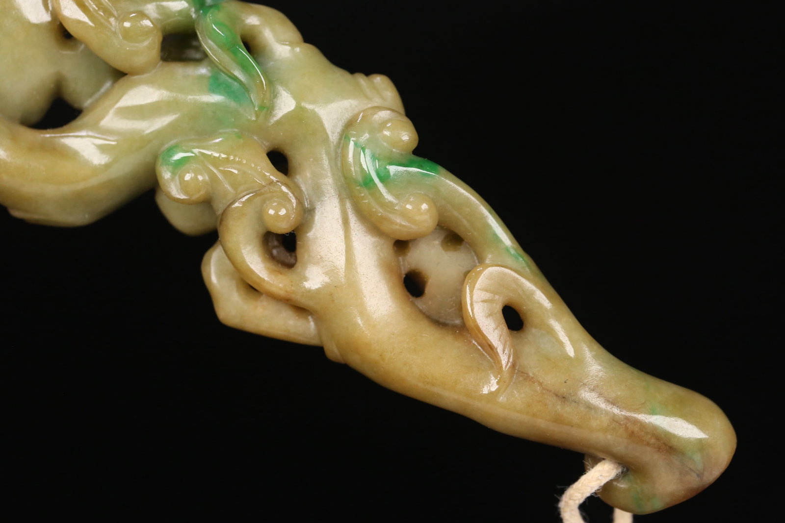 An Exquisite Jadeite Ganoderma lucidum Pattern Ruyi Hand Piece - 7