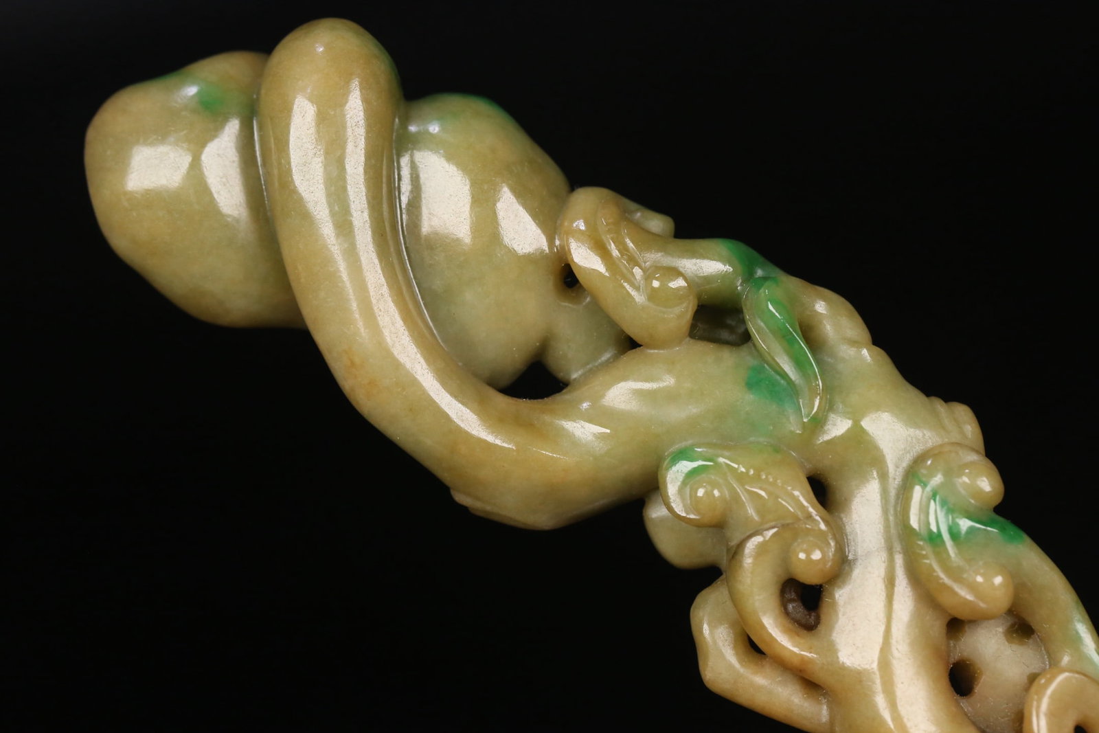An Exquisite Jadeite Ganoderma lucidum Pattern Ruyi Hand Piece - 8