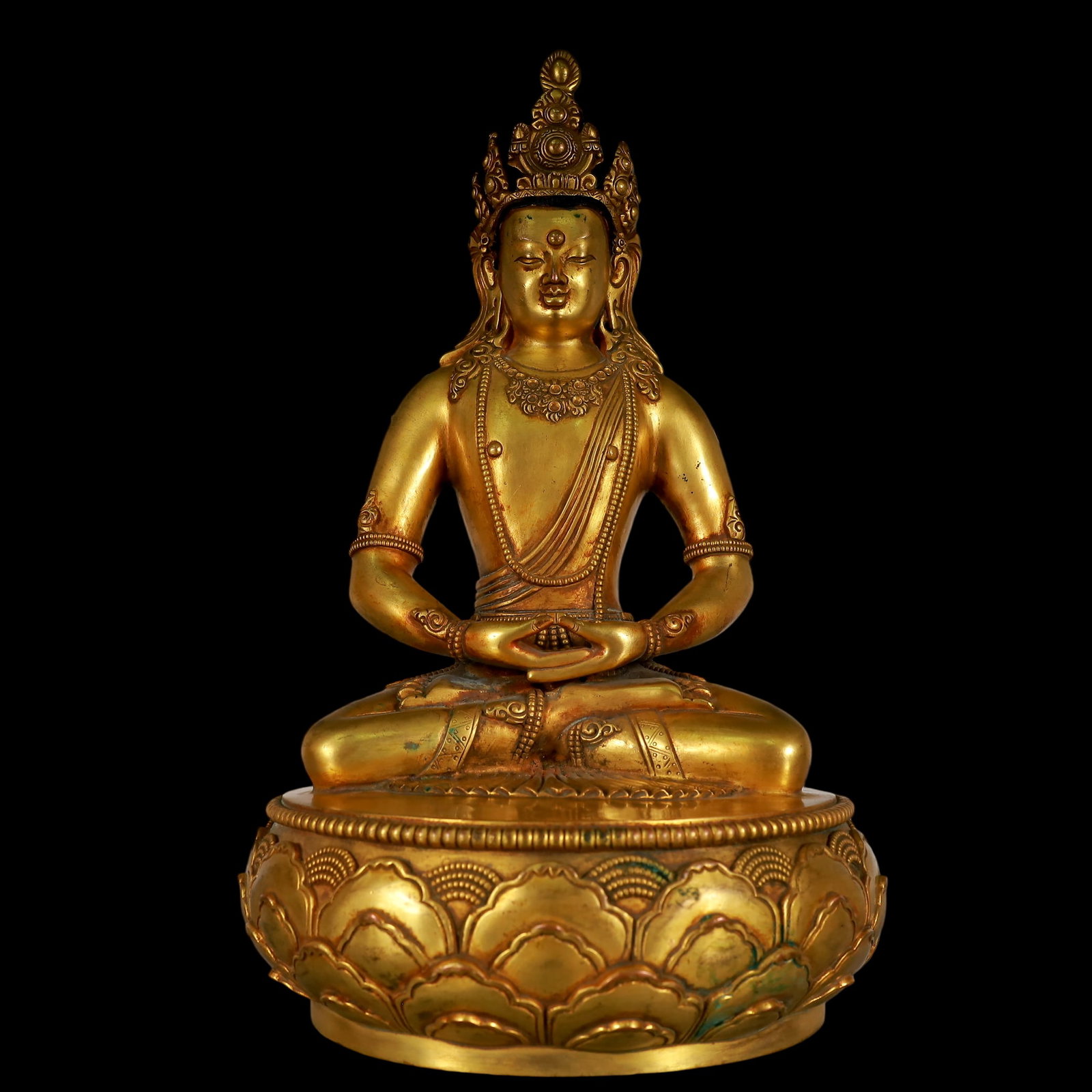 An Exquisite Gilt Bronze Statue of Amitayus: An Exquisite Gilt Bronze Statue of Amitayus Ming Dynasty, China Size:7.9inx7.9inx12.6in Weight:6700g铜鎏金无量寿佛像 中国明代 Si