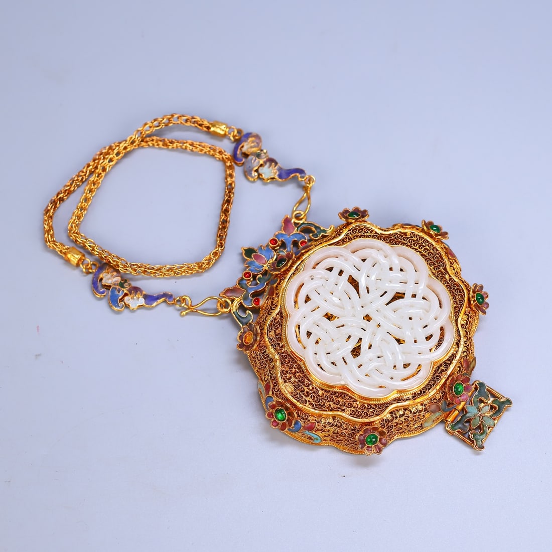 An Exquisite Gilt Bronze Inlaid White Jade Pendant: An Exquisite Gilt Bronze Inlaid White Jade Pendant Qing Dynasty, China Size:14.6inx4.6in Weight:254g铜鎏金镶嵌白玉香囊