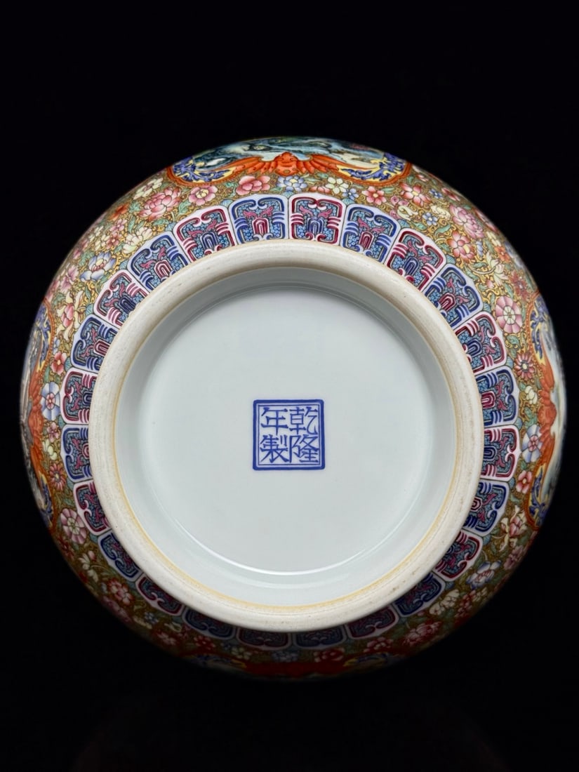 An Exquisite Enamel Flower Pattern Landscape Pattern Vase - 9