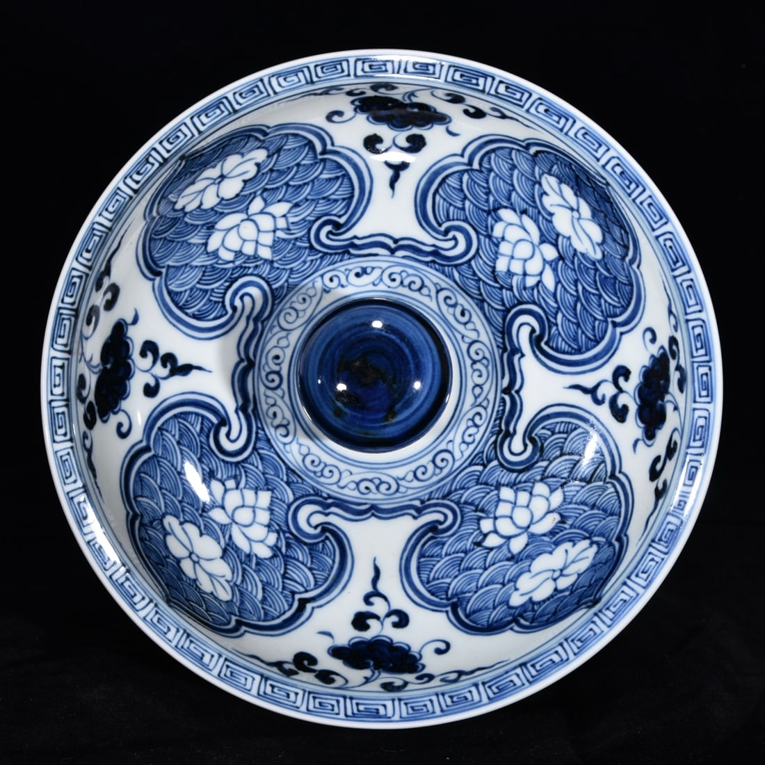 An Exquisite Blue and White Dragon Pattern Jar - 4