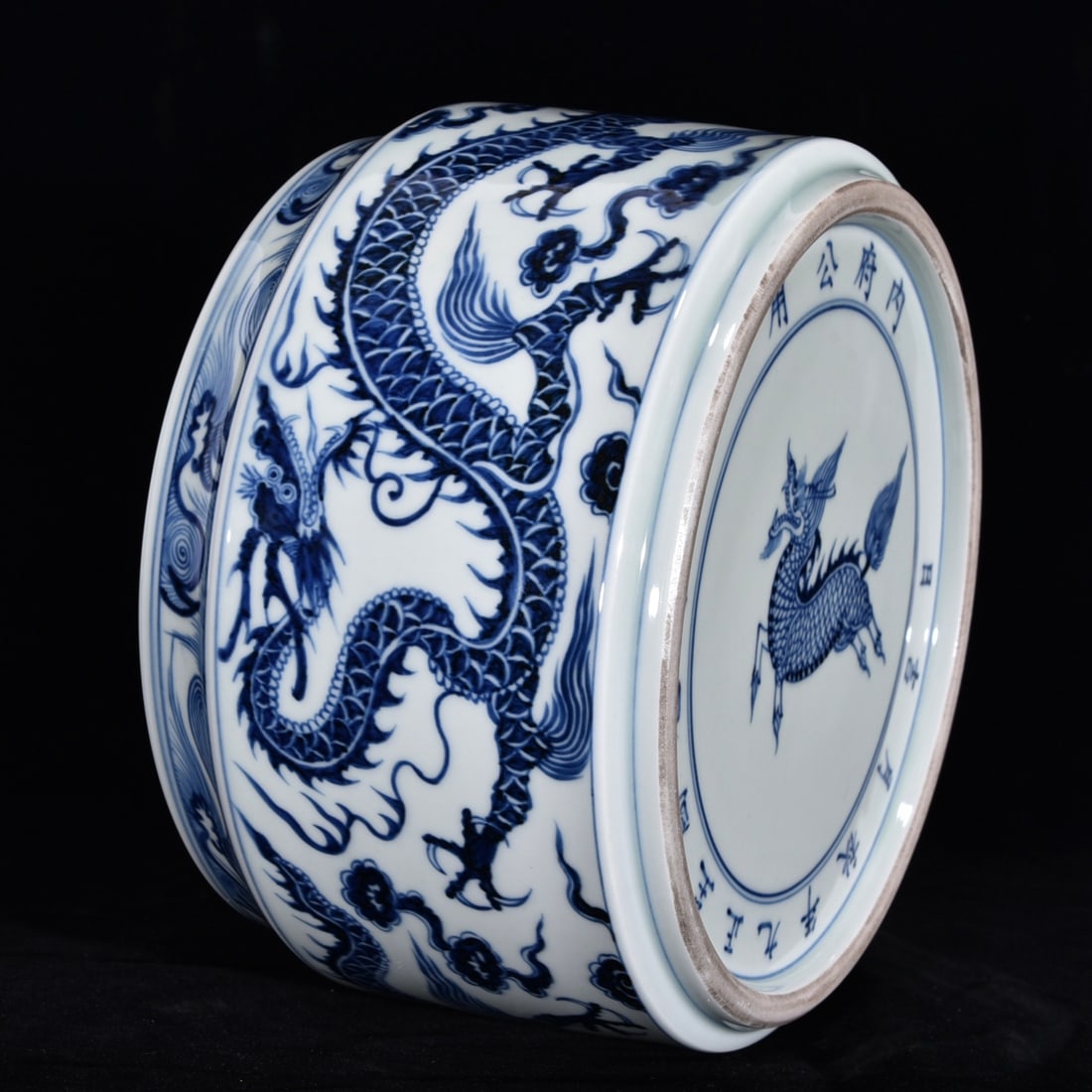 An Exquisite Blue and White Dragon Pattern Jar - 7