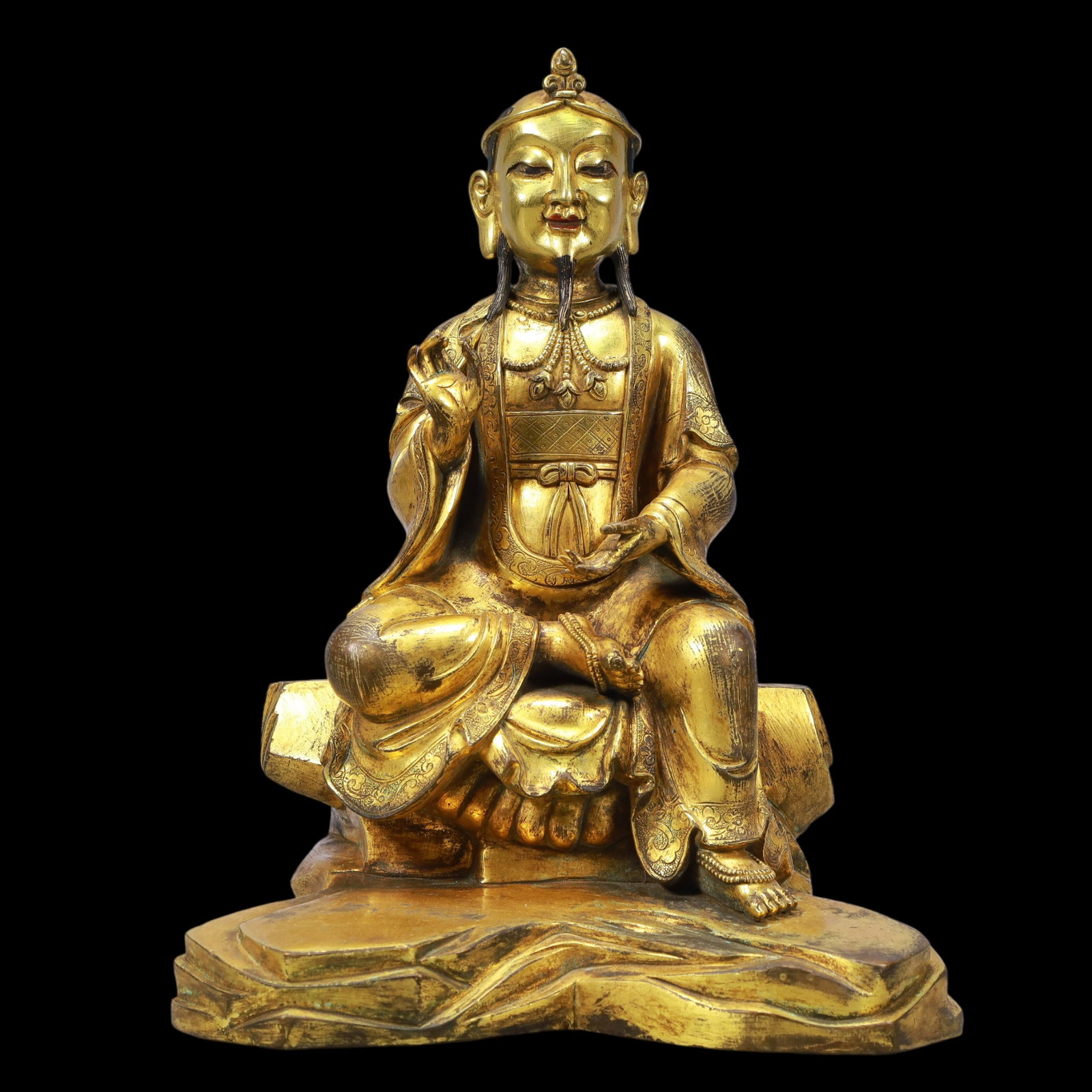 A Exquisite Gilt Bronze Statue of Guru: A Exquisite Gilt Bronze Statue of Guru Ming Dynasty, China Size:9.1inx6.3inx12.6in Weight:6750g铜鎏金上师 中国明代 Size:23cmx16cmx32cm