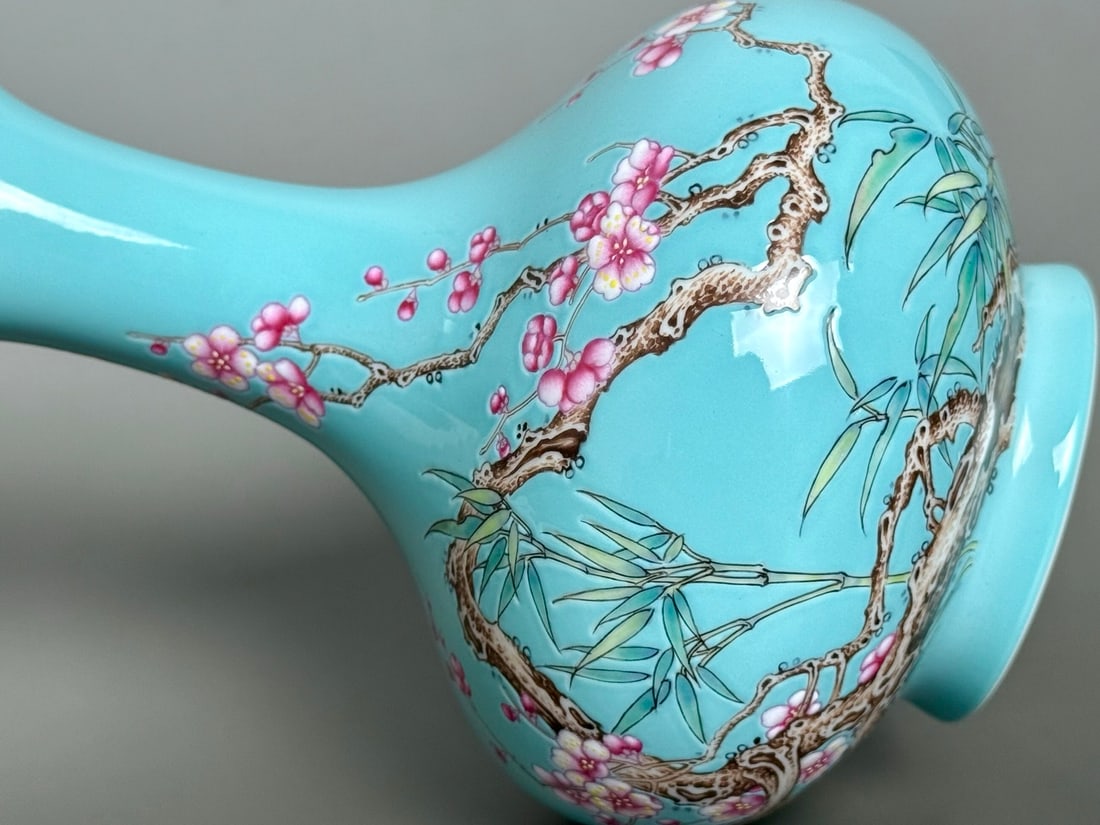 An Exquisite Green Ground Flower Pattern Vase - 7