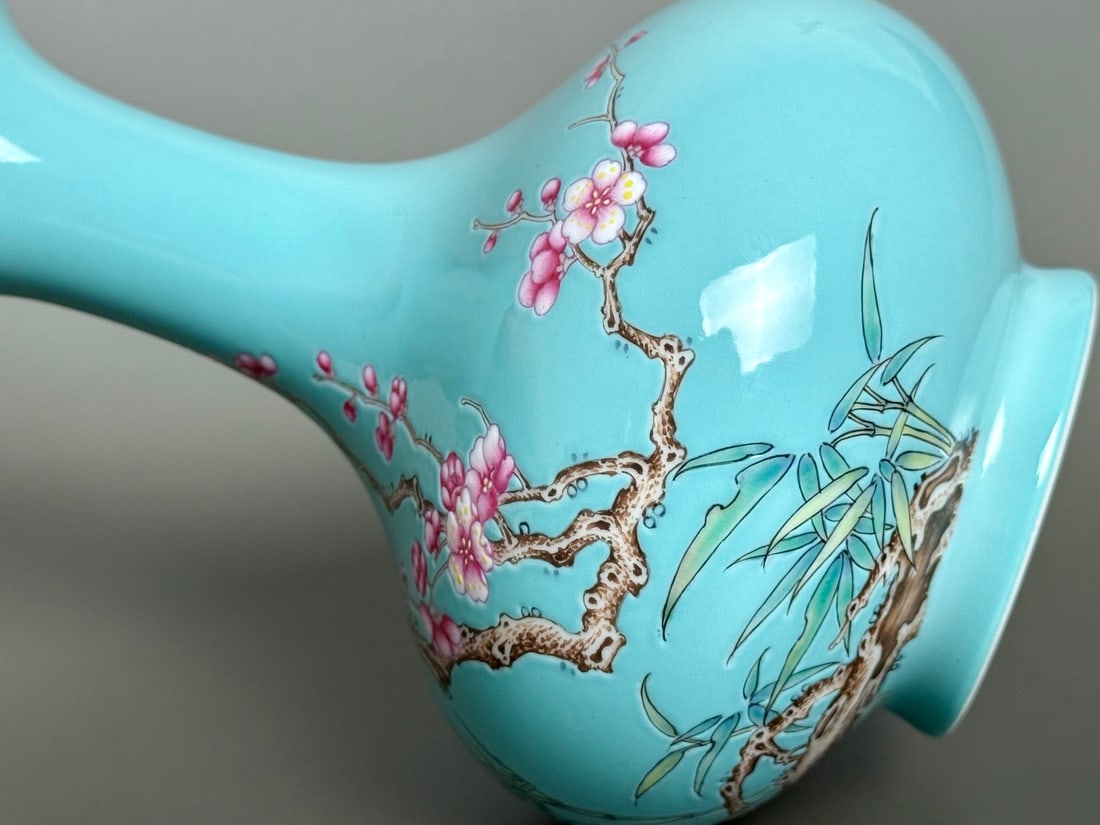 An Exquisite Green Ground Flower Pattern Vase - 8