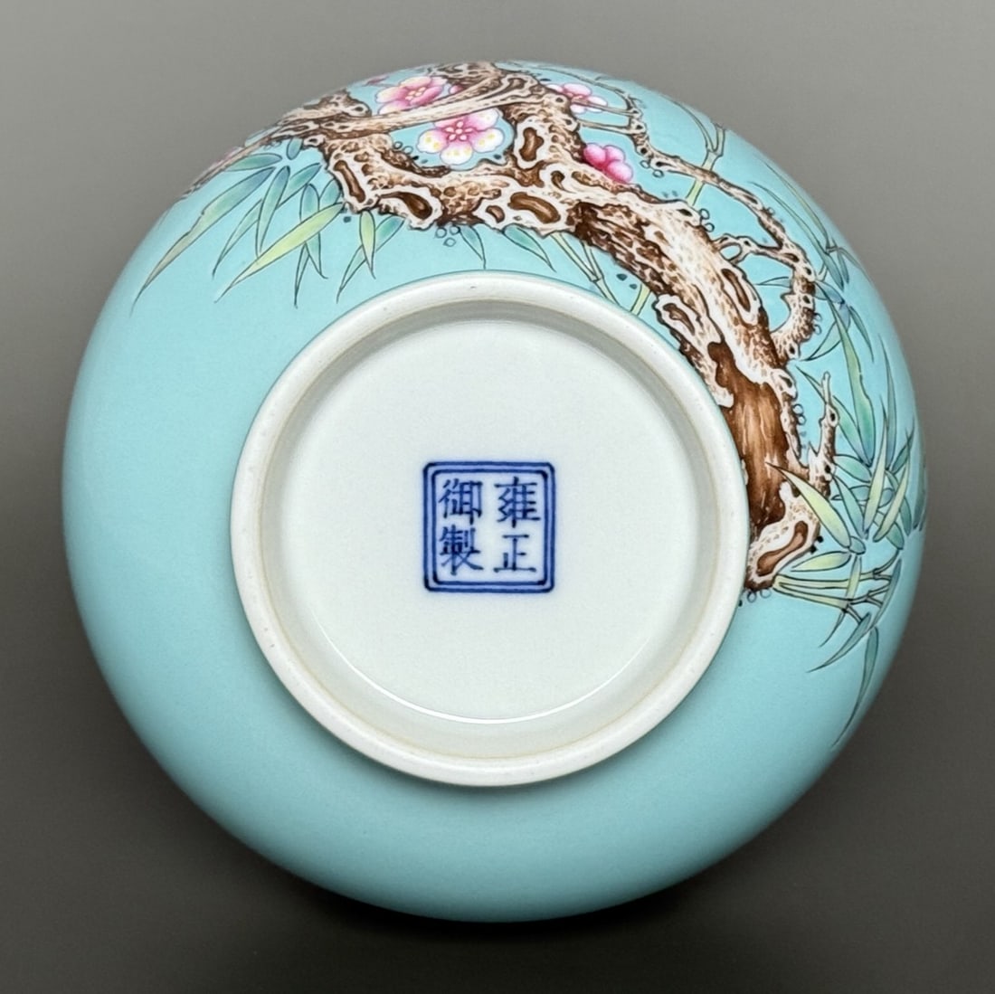 An Exquisite Green Ground Flower Pattern Vase - 9