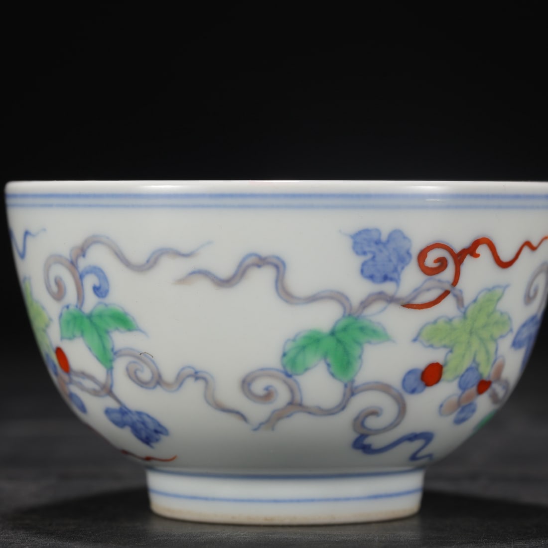 An Exquisite Doucai Grapes Pattern Cup - 7