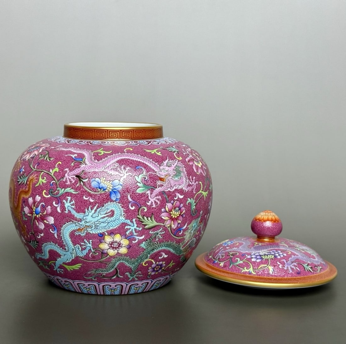 An Exquisite Ruby Red-Glazed Painted Gold Lotus Pattern Dragon Pattern Jar - 4