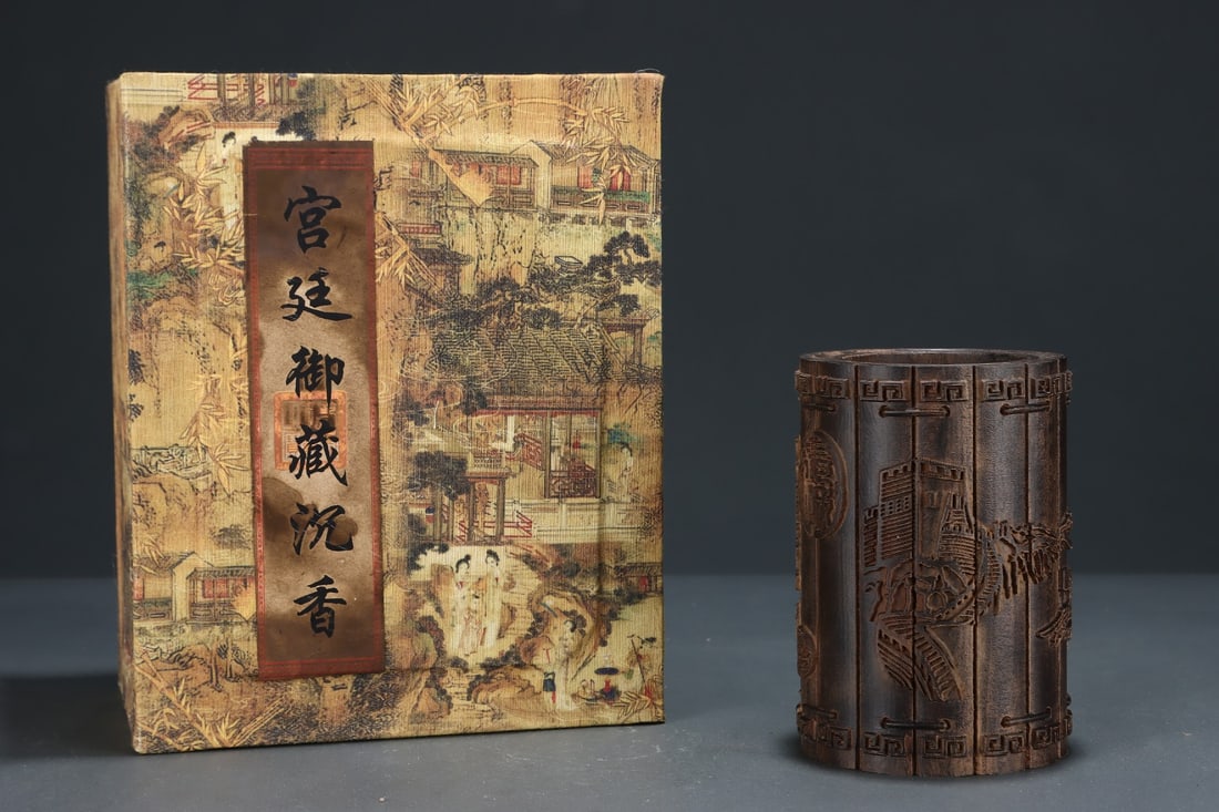 An Exquisite Eaglewood Landscape Pattern Brush Pot - 2