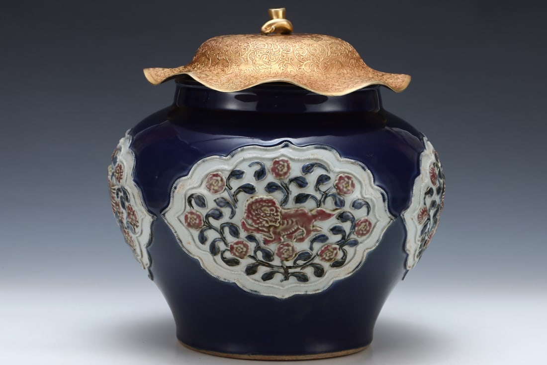 An Exquisite Ji Blue Glazed Flower Pattern Lion Pattern Phoenix Pattern Jar - 3